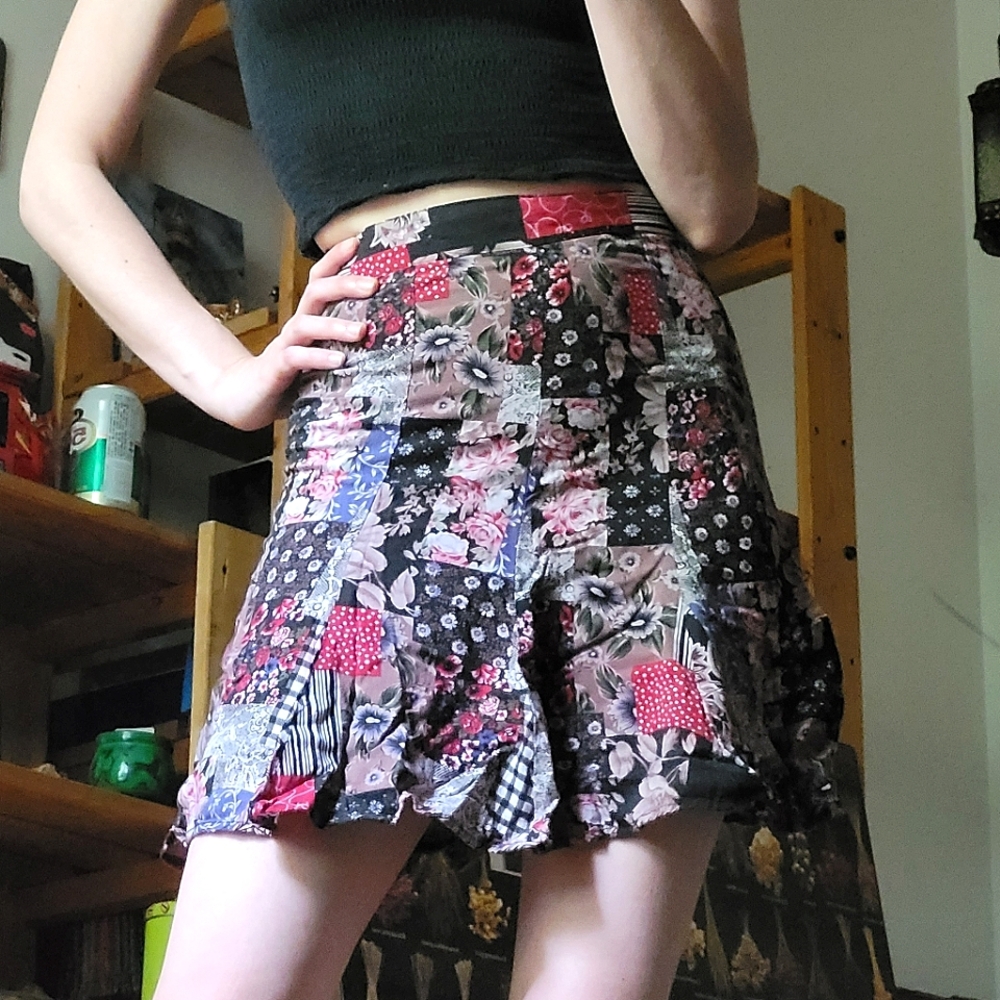 Next Issue Vintage Patchwork Floral Flowy High Rise Mini Skirt - S